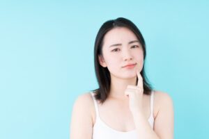 悩んでいる女性